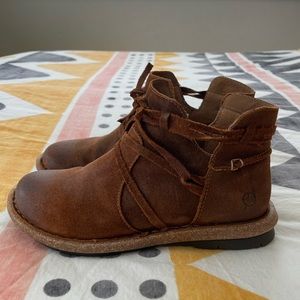 Women’s Born Tarklin Boots, Size 7.5
